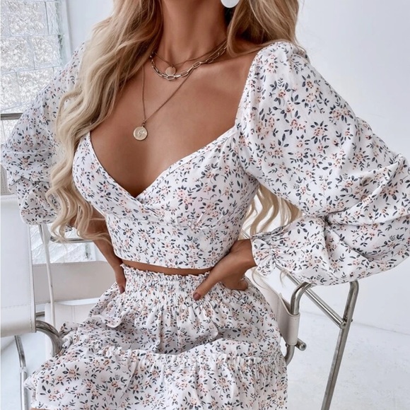 Floral Sweetheart Neck Flounce Sleeve Top & Ruffle Hem Skirt - Picture 3 of 9